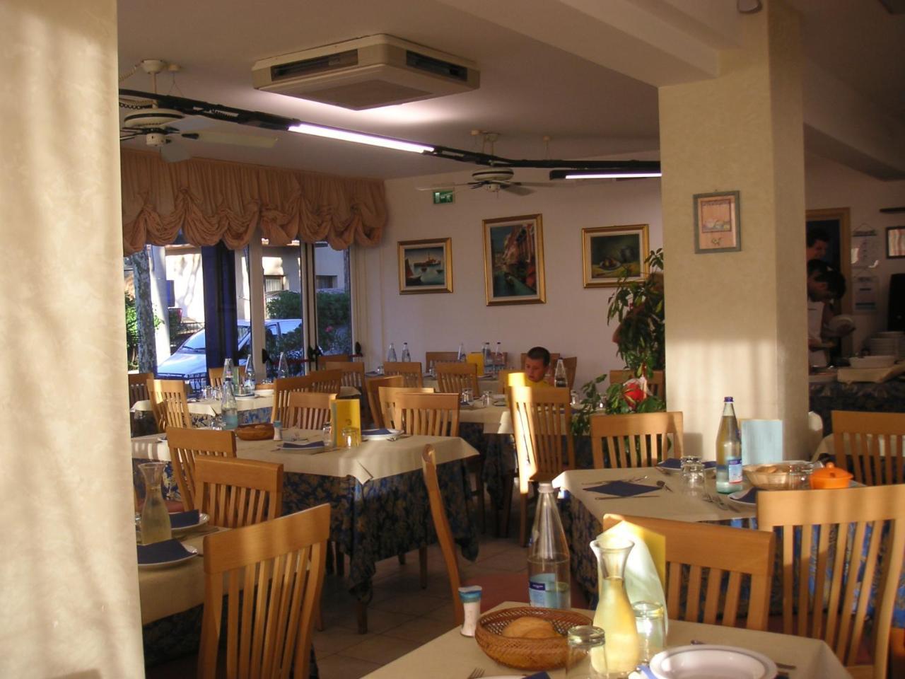 Hotel Canasta Riccione Exterior photo